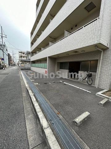 ラフォルテ南塚口の駐車場|カースペースがあります