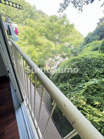 岡本梅林住宅６号棟のバルコニー
