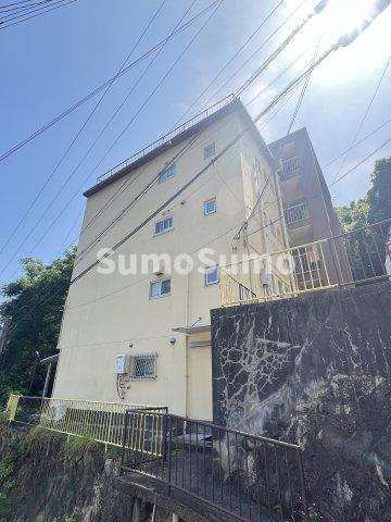 岡本梅林住宅６号棟の外観