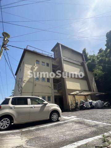 岡本梅林住宅６号棟の外観