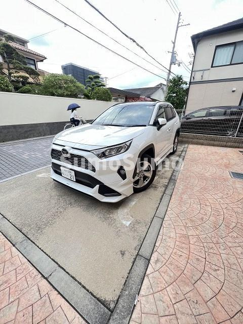 ボンレーヴの駐車場