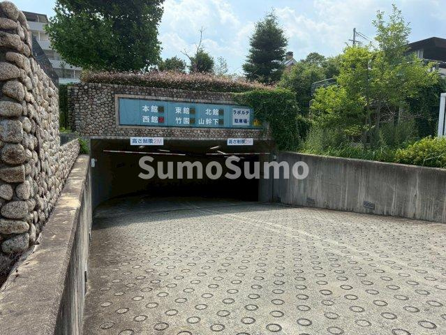ラポルテ北館の駐車場