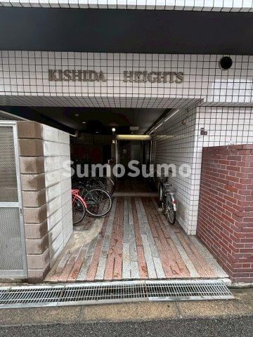 岸田ハイツのエントランス
