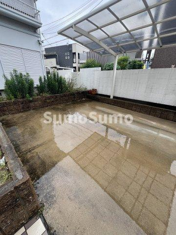 御園2丁目貸家の駐車場|駐車場に車を止められます