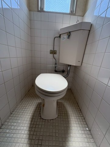 マエダマンションのトイレ|ゆったりとした空間のトイレです