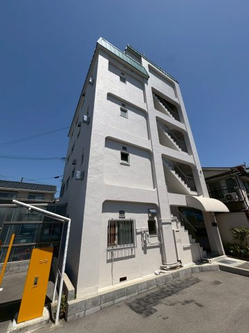 マエダマンションの外観|落ち着いた雰囲気の外観です