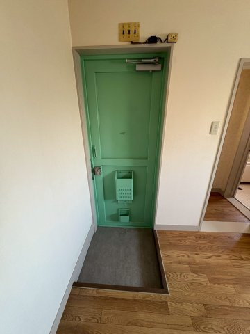 マエダマンションの玄関|落ち着いた玄関です