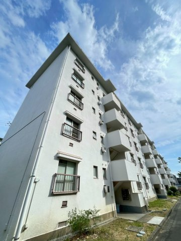 垂水上高丸住宅A棟の外観