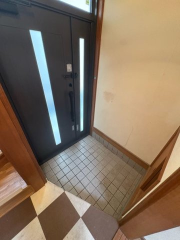 大田町4丁目貸家の玄関|落ち着いた玄関です