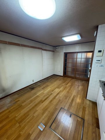 大田町4丁目貸家の寝室|広くて明るい寝室