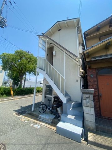 岡野ハイツのエントランス