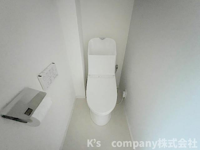 ■高座郡寒川町一之宮7丁目　ソフィア茅ヶ崎D号棟のトイレ|白を基調とする清潔感のあるトイレ◇