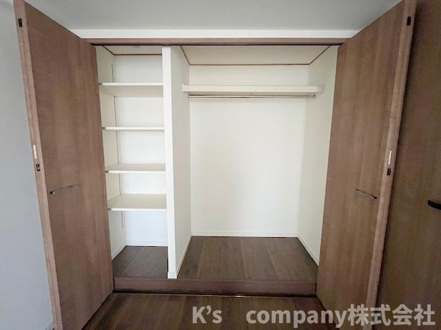 ■高座郡寒川町一之宮7丁目　ソフィア茅ヶ崎D号棟の収納|洋室5.2帖の収納スペース◇