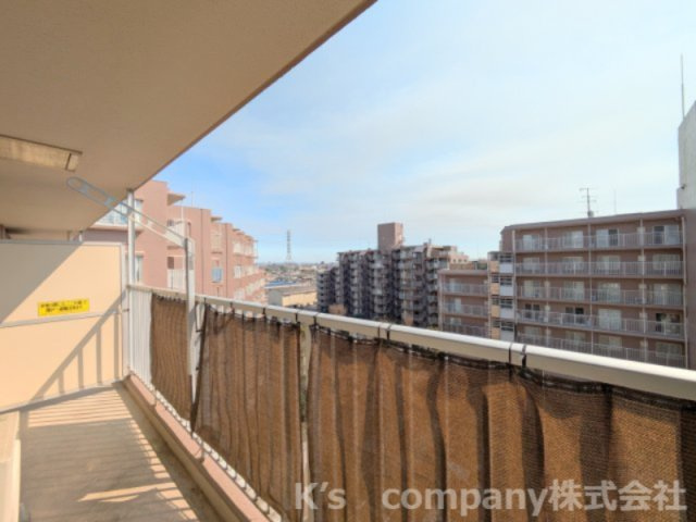 ■高座郡寒川町一之宮7丁目　ソフィア茅ヶ崎D号棟のバルコニー|ワイドバルコニー☆８階からの眺望は良好です♪