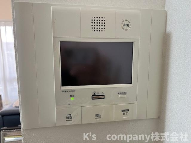 ■高座郡寒川町一之宮7丁目　ソフィア茅ヶ崎D号棟のセキュリティ|訪問者の顔が確認できるモニター付きインターフォン☆