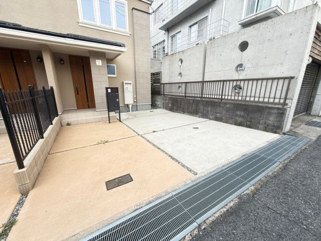 ますみホームズⅡの駐車場