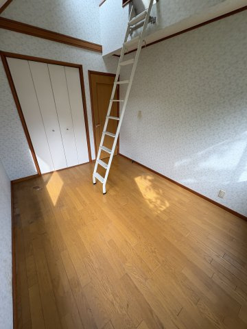 妙法寺菅ノ池戸建の洋室|明るい洋室です