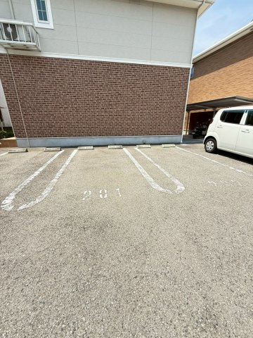 名谷ハイツの駐車場