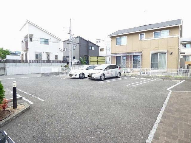 ラフレシールの駐車場|カースペースがあります
