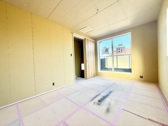 板橋区若木1丁目　新築戸建の洋室|全居室収納付きですので、お部屋を有効的に使うことが出来ます！

現地ご見学希望・資料請求などお気軽にお問い合わせ下さい！
03-5990-5201