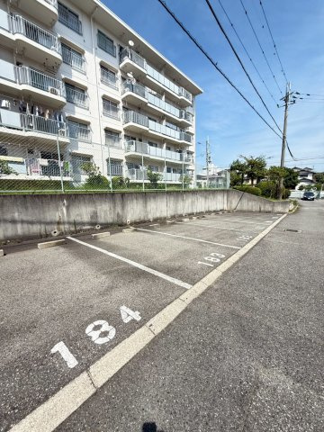 大久保第一住宅１４号棟の駐車場