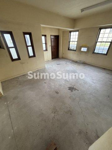 塩屋町1丁目戸建の駐車場|駐車場があります