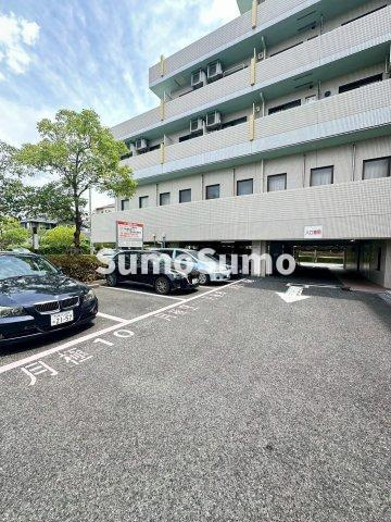 学園西カレッジハイツの駐車場|駐車場に車を止められます