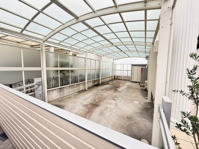 岩園町戸建の駐車場