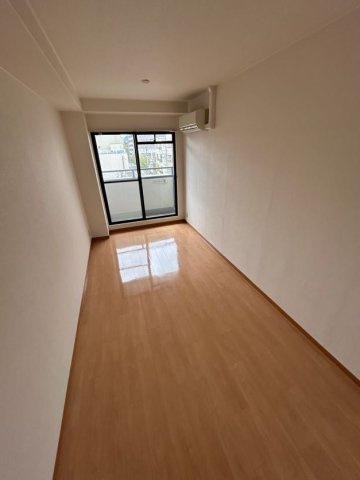 小原ビルの寝室