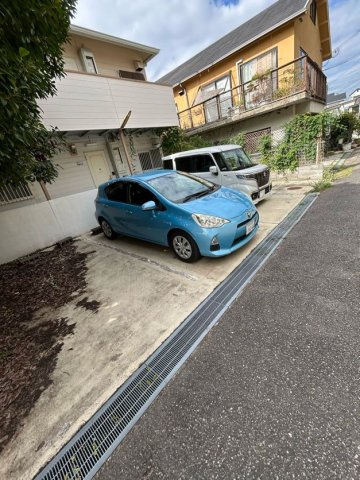 大蔵谷ハイツの駐車場|駐車場があるので、車を買う予定の方も安心です