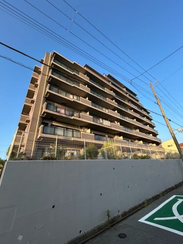 嵯峨クレセーヌ神戸西の外観