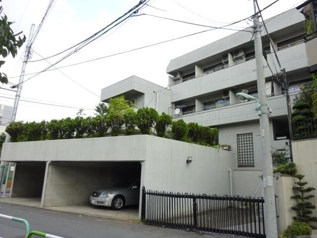 メゾンアオヤギのエントランス