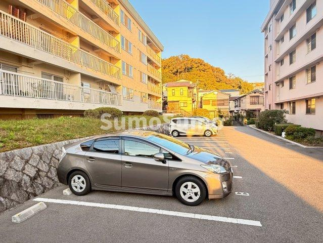 山御影マンションI棟の駐車場