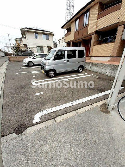 ラフレシールⅡの駐車場