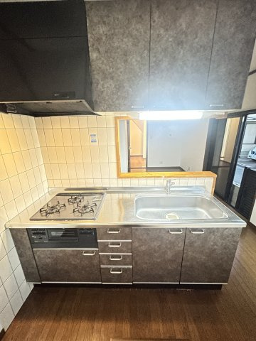 大久保町江井島　貸家の駐車場