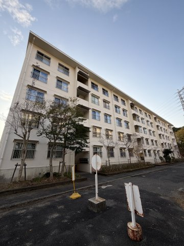 名谷2団地12号棟の外観