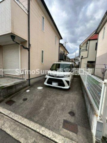 奥村メゾネットの駐車場