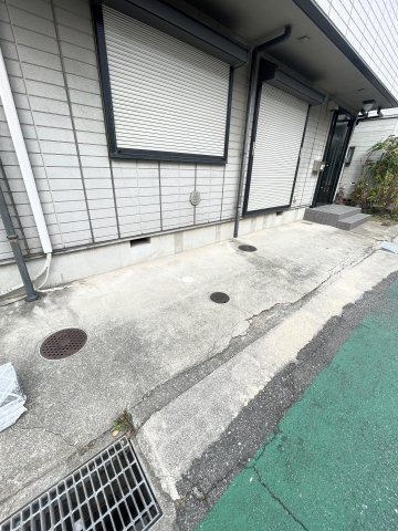 大石東町4丁目戸建貸家の駐車場