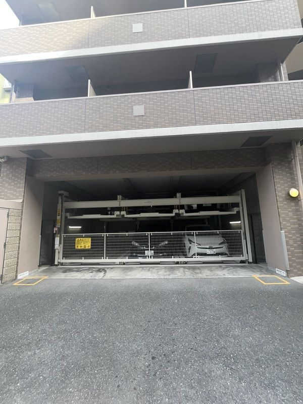 ラナップスクエア上本町の駐車場