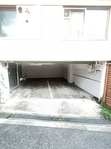 山麓ハイツの駐車場