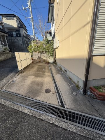 房王寺ハイツの駐車場