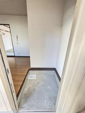 房王寺ハイツの玄関