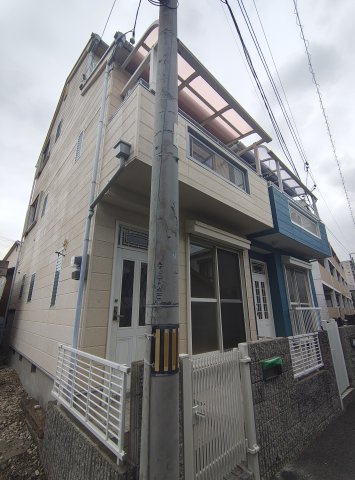 岩屋中町戸建のエントランス