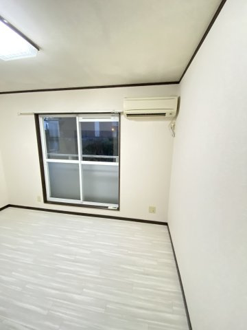 グリーンヒル弐番館の居間・リビング|エアコン設置（写真は別室の物　現況優先）