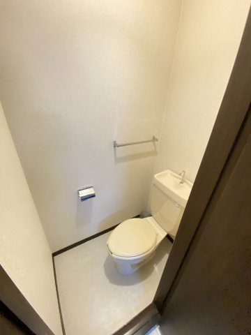グリーンヒル弐番館のトイレ|シンプルで使いやすいトイレです（写真は別室の物　現況優先）