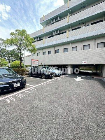 学園西カレッジハイツの駐車場|駐車場があるので、車を買う予定の方も安心です