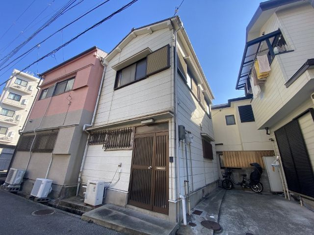 御影塚町4丁目戸建てのエントランス