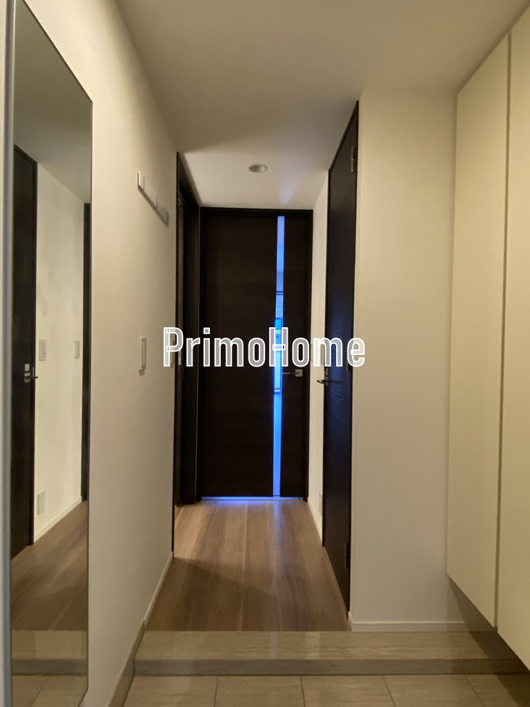 コンフォリア秋葉原イーストの玄関