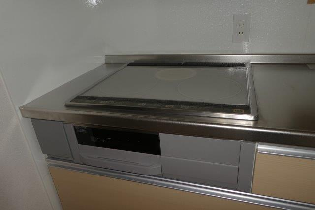 HIRA　TERRACEのキッチン|３口IHコンロ