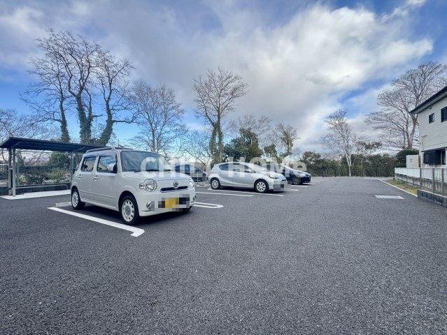 Ｌｕｎａ　　Ｒｏｓｓａの駐車場|当社、チルホームのHPもご覧ください(^^)/物件情報多数♪